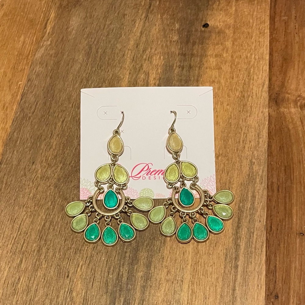 New without tag Minty fresh antiqued matte gold tone fishhook earrings